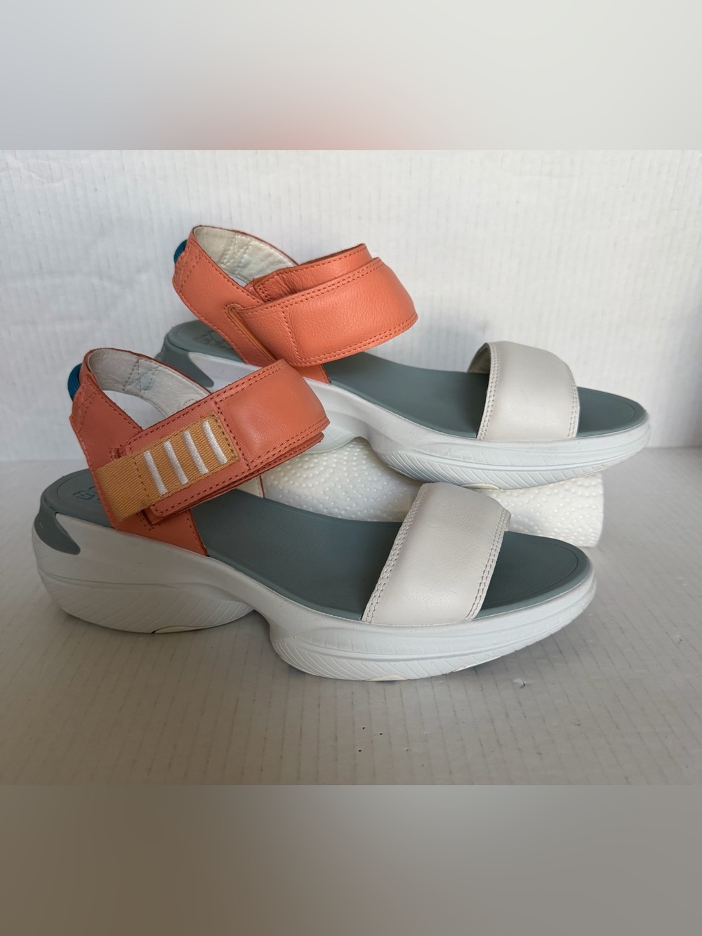 Sorel Explorer Blitz Stride Sandals White Peach Adjustable Women’s Size 9